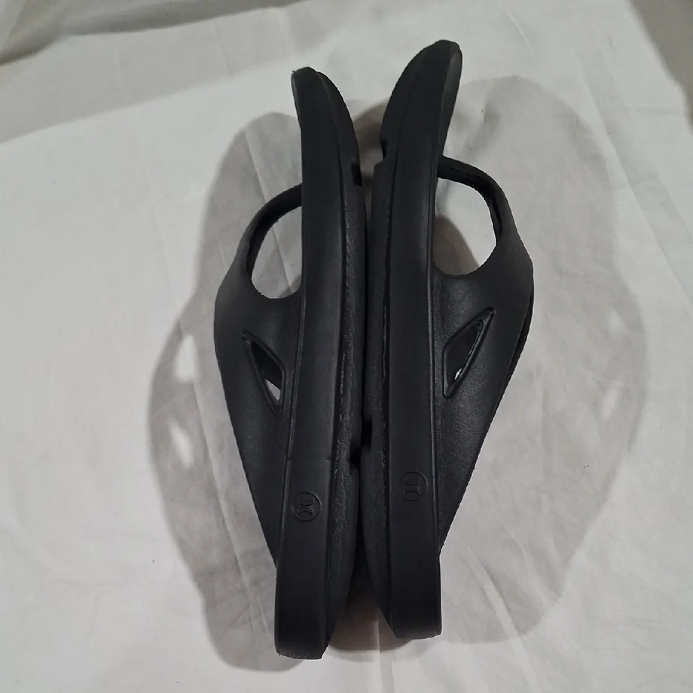 Hurley Women's  Black Flip-Flops Size 13